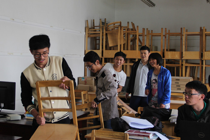 测绘工程专业党支部开展工程测量实验室卫生清洁活动